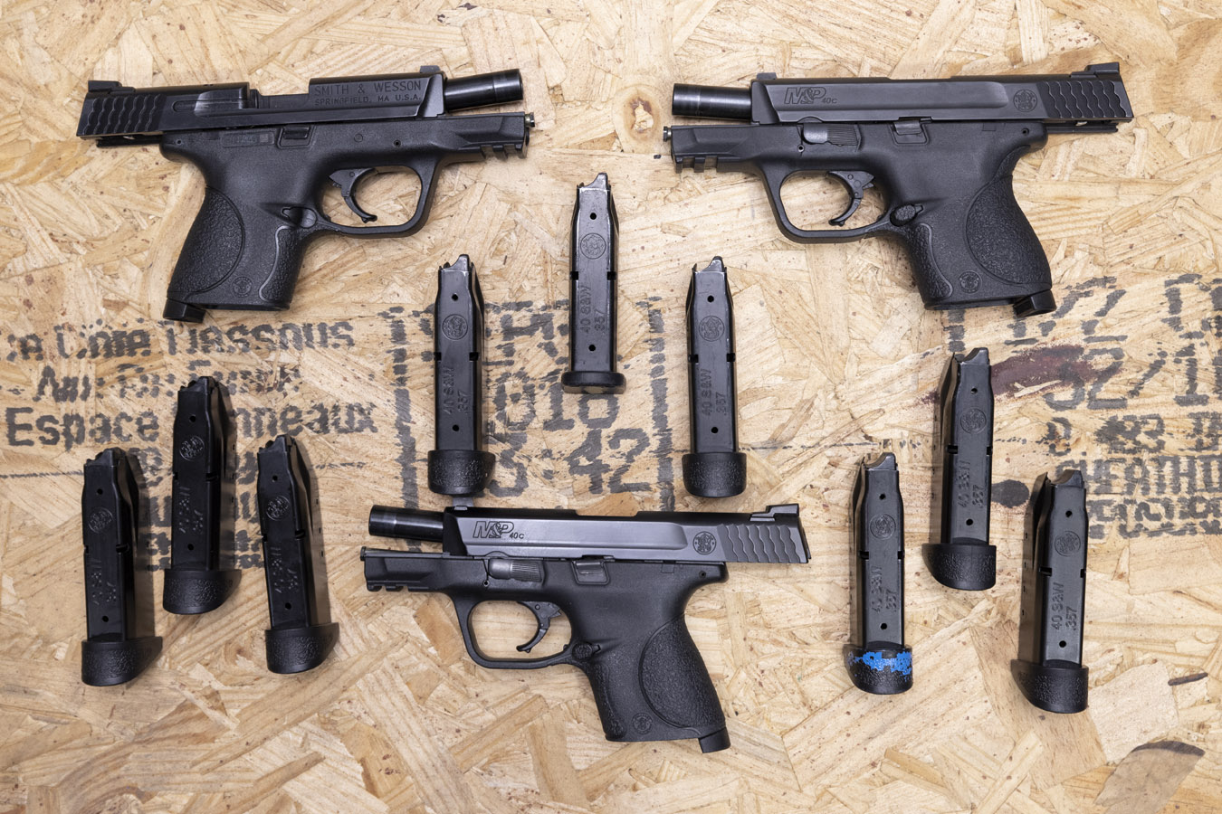SMITH AND WESSON M&P40 Compact 40 S&W Police Trade-in Pistol with Night Sights (Good)